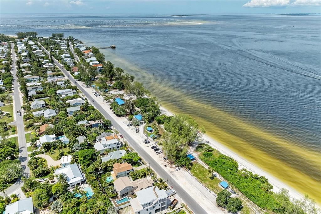 For Sale: $1,249,000 (2 beds, 2 baths, 1068 Square Feet)