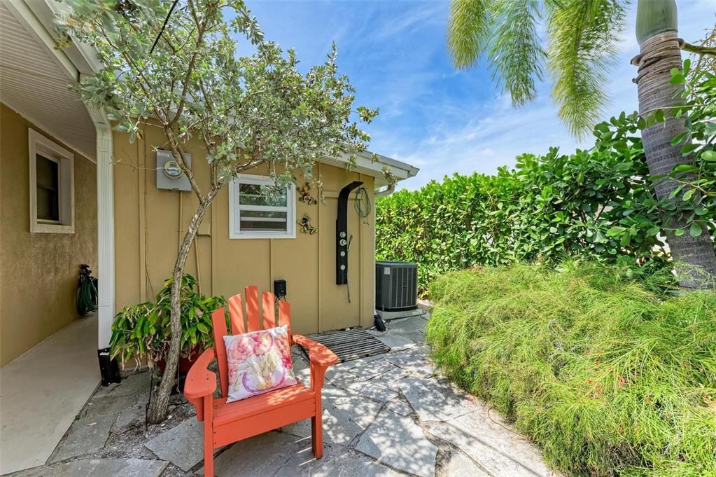 For Sale: $1,249,000 (2 beds, 2 baths, 1068 Square Feet)