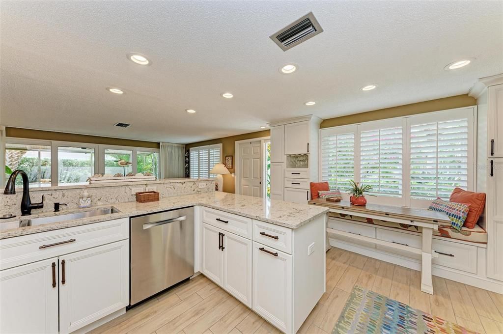 For Sale: $1,249,000 (2 beds, 2 baths, 1068 Square Feet)