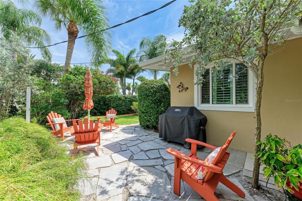 For Sale: $1,249,000 (2 beds, 2 baths, 1068 Square Feet)