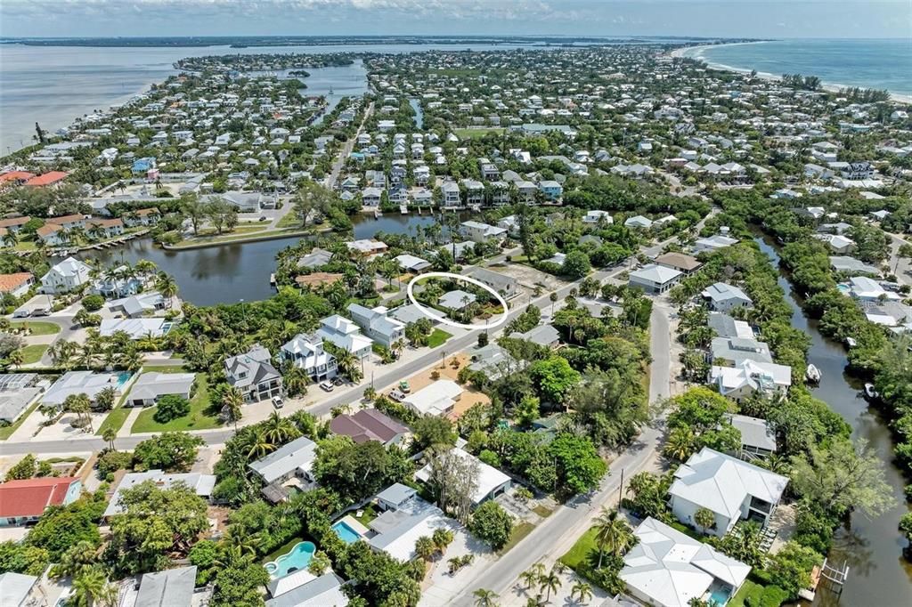 For Sale: $1,249,000 (2 beds, 2 baths, 1068 Square Feet)