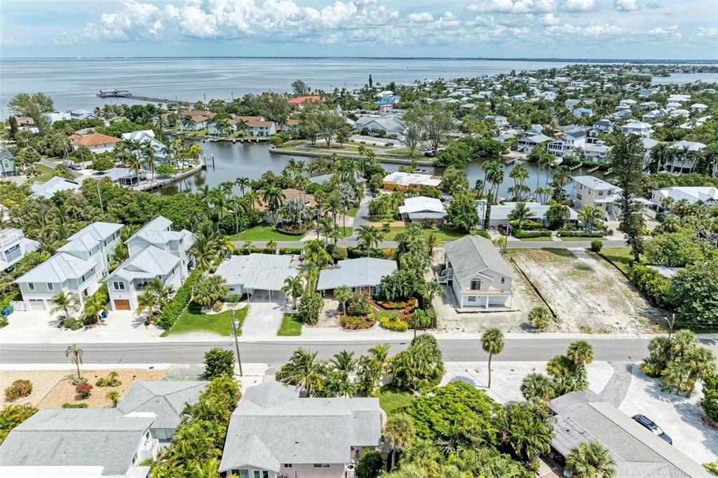 For Sale: $1,249,000 (2 beds, 2 baths, 1068 Square Feet)