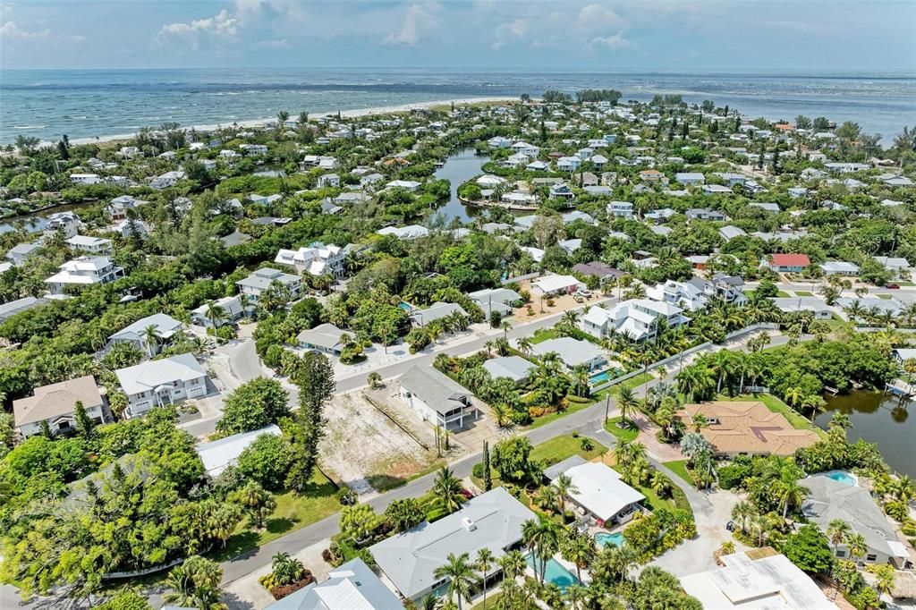 For Sale: $1,249,000 (2 beds, 2 baths, 1068 Square Feet)