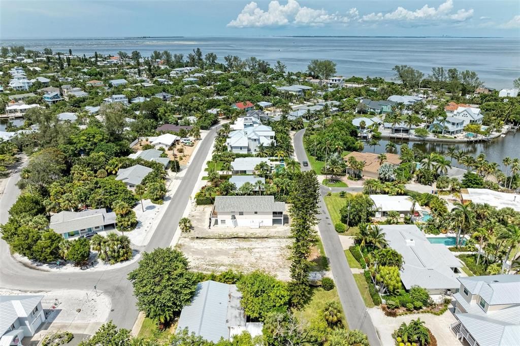 For Sale: $1,249,000 (2 beds, 2 baths, 1068 Square Feet)