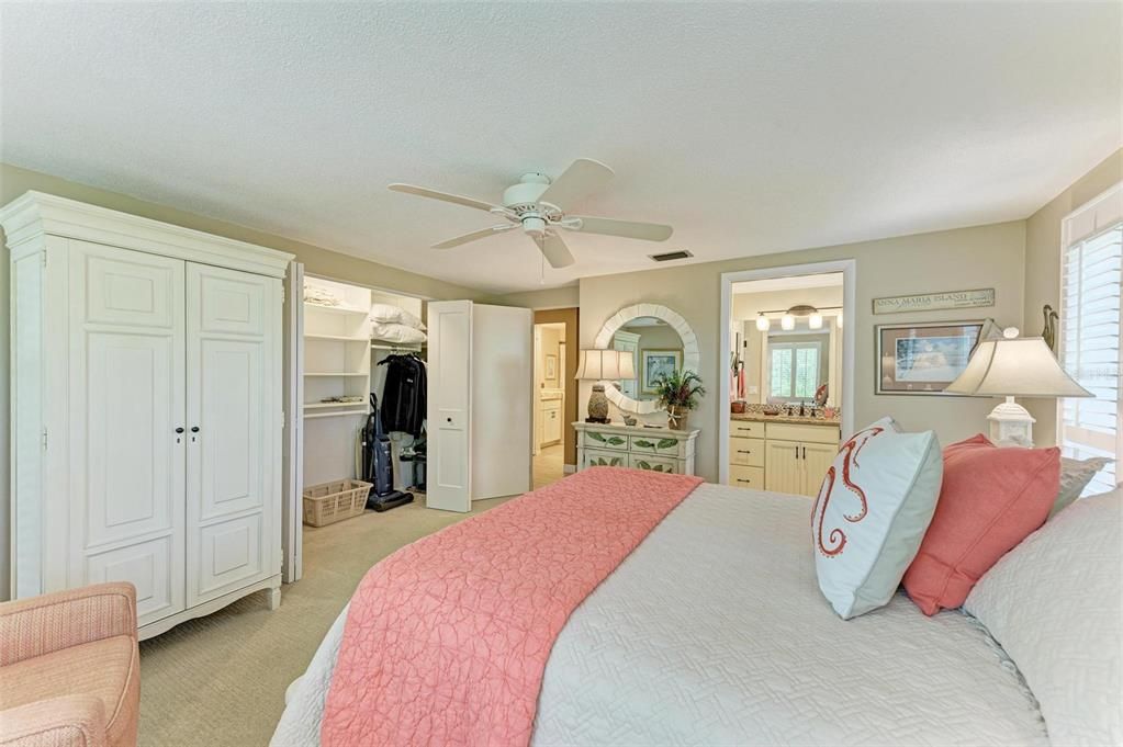 For Sale: $1,249,000 (2 beds, 2 baths, 1068 Square Feet)