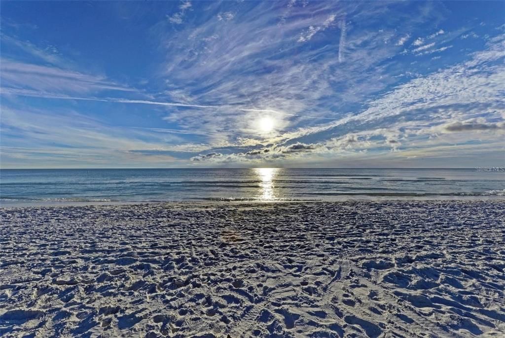 For Sale: $1,249,000 (2 beds, 2 baths, 1068 Square Feet)