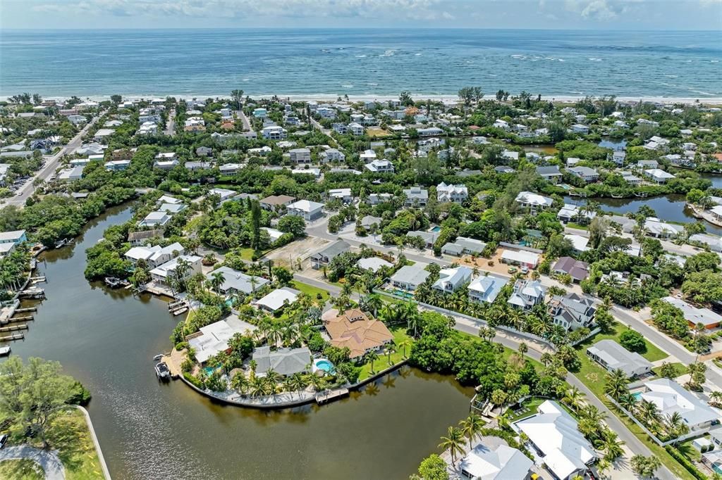 For Sale: $1,249,000 (2 beds, 2 baths, 1068 Square Feet)