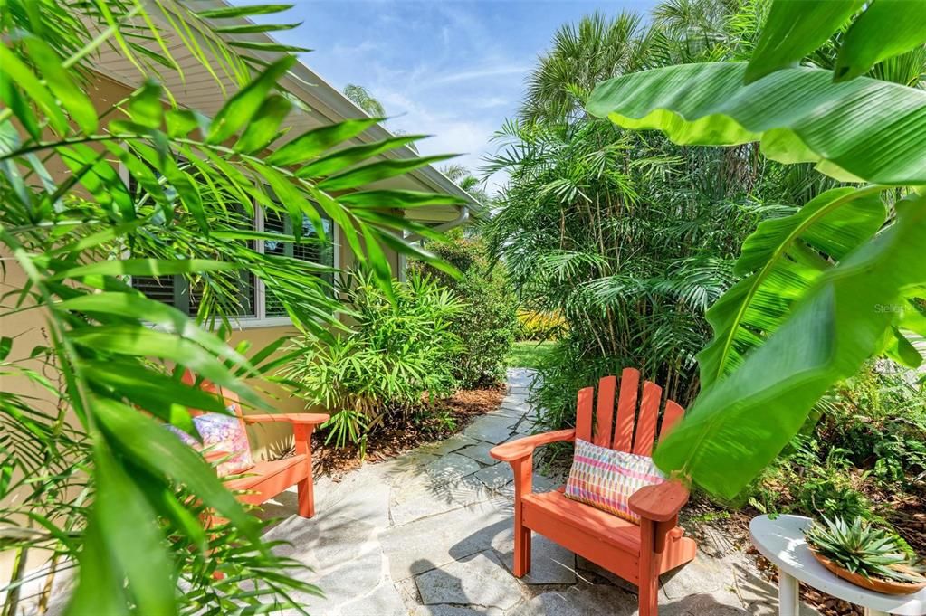 For Sale: $1,249,000 (2 beds, 2 baths, 1068 Square Feet)