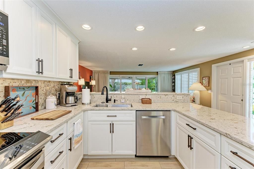 For Sale: $1,249,000 (2 beds, 2 baths, 1068 Square Feet)