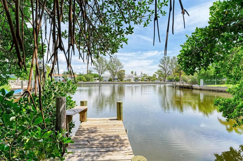 For Sale: $1,249,000 (2 beds, 2 baths, 1068 Square Feet)