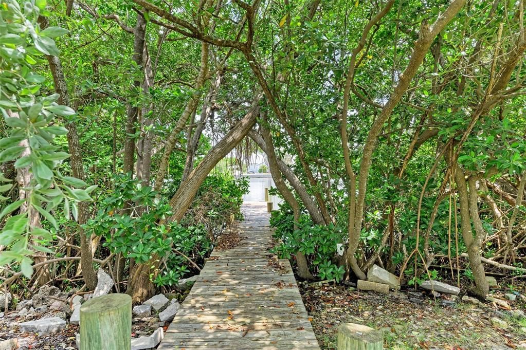 For Sale: $1,249,000 (2 beds, 2 baths, 1068 Square Feet)