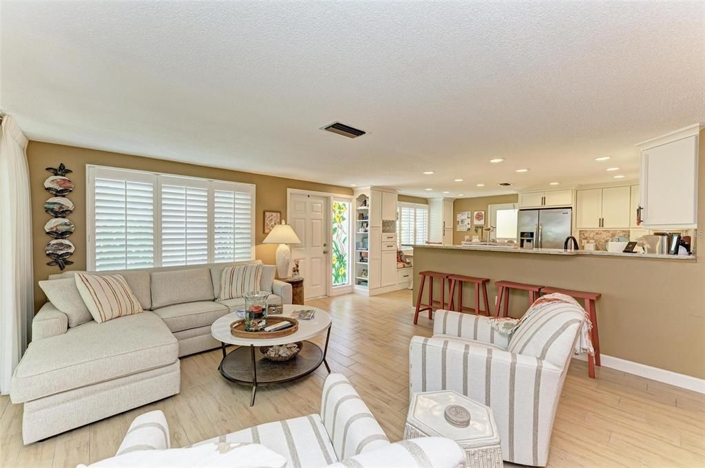 For Sale: $1,249,000 (2 beds, 2 baths, 1068 Square Feet)