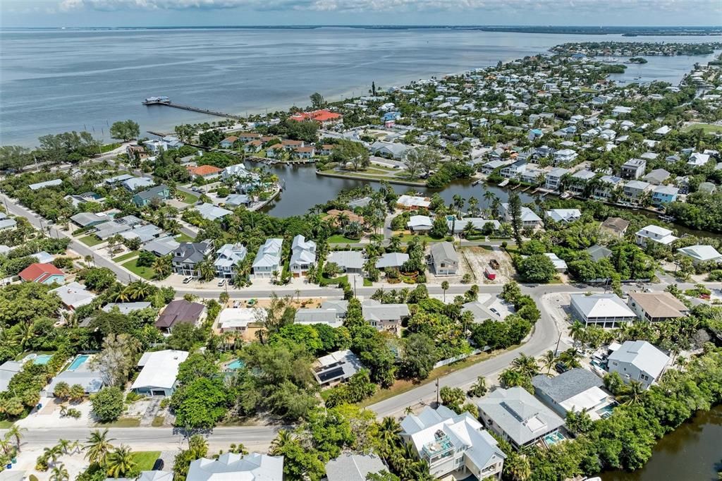 For Sale: $1,249,000 (2 beds, 2 baths, 1068 Square Feet)