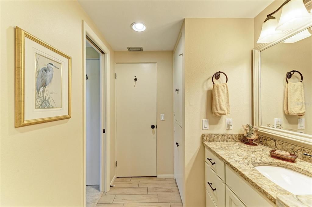 For Sale: $1,249,000 (2 beds, 2 baths, 1068 Square Feet)