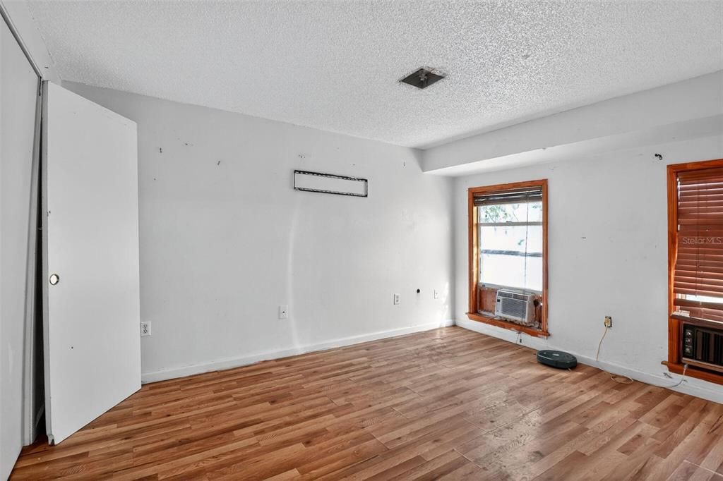 For Sale: $185,000 (3 beds, 2 baths, 1773 Square Feet)