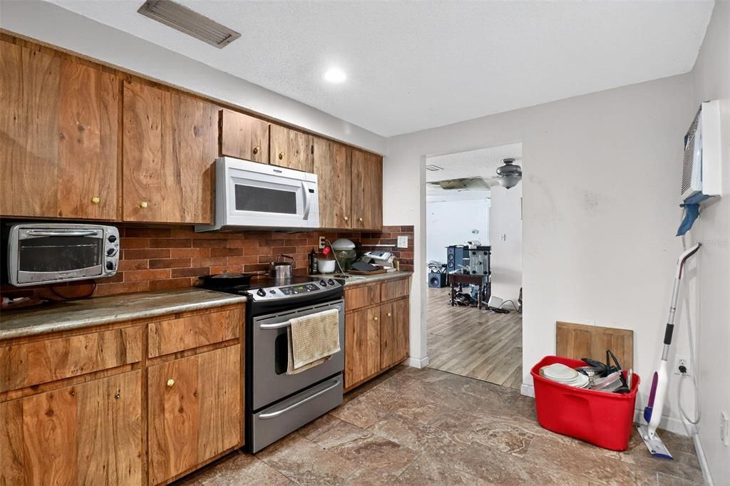 For Sale: $185,000 (3 beds, 2 baths, 1773 Square Feet)