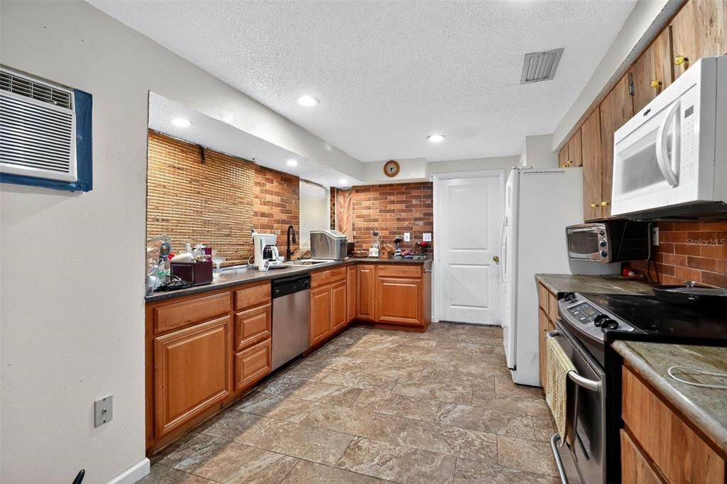 For Sale: $185,000 (3 beds, 2 baths, 1773 Square Feet)