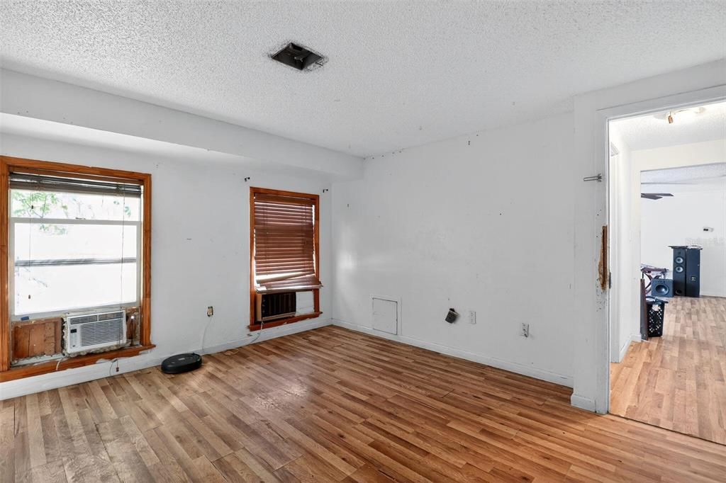 For Sale: $185,000 (3 beds, 2 baths, 1773 Square Feet)