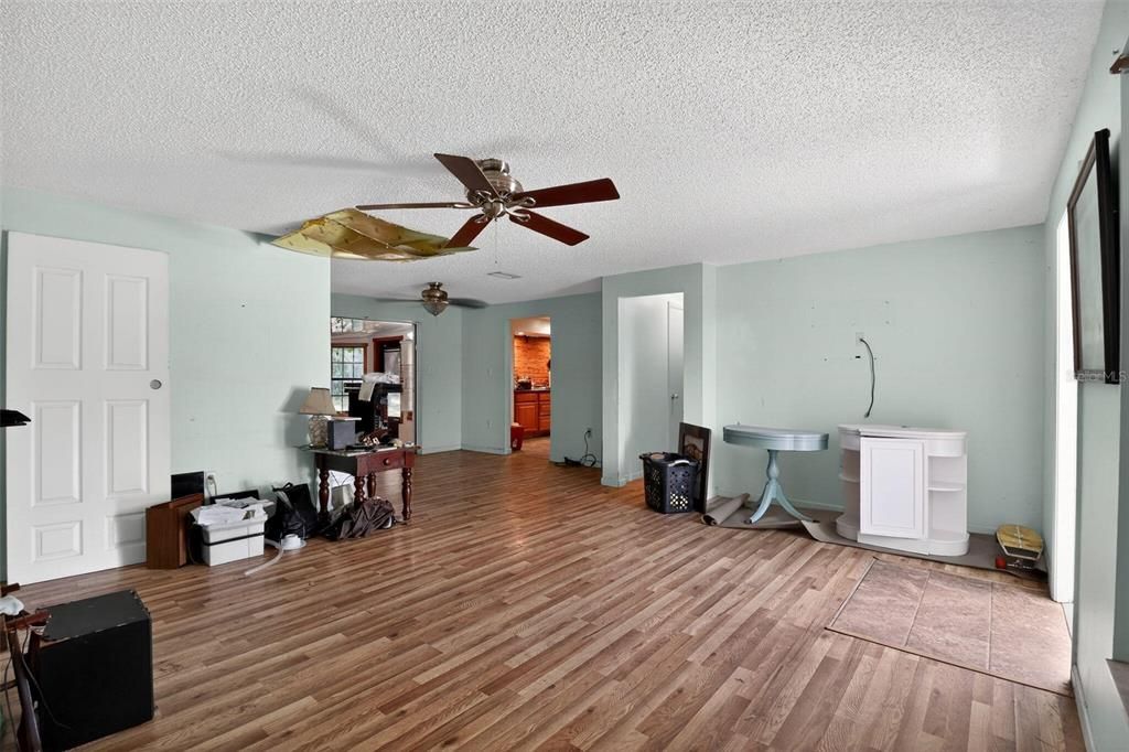 For Sale: $185,000 (3 beds, 2 baths, 1773 Square Feet)