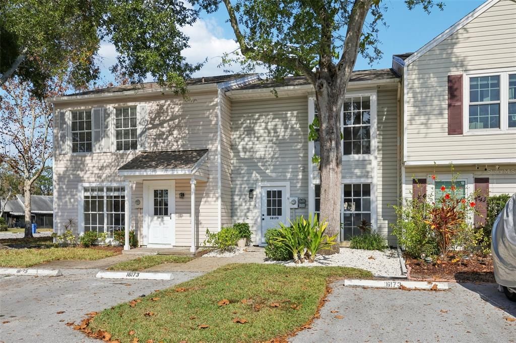 Под контрактом: $239,000 (2 спален, 2 ванн, 1216 Квадратных фут)