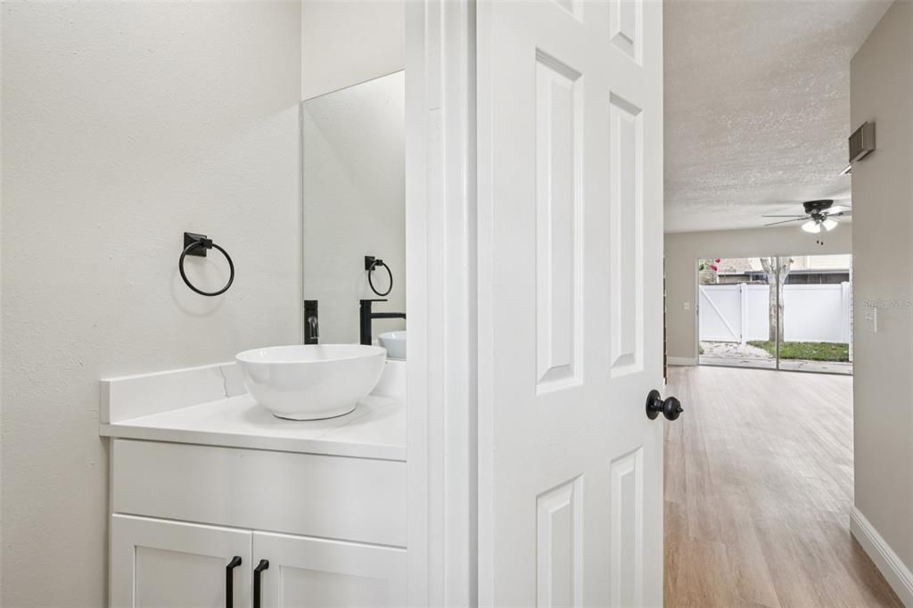 Под контрактом: $239,000 (2 спален, 2 ванн, 1216 Квадратных фут)