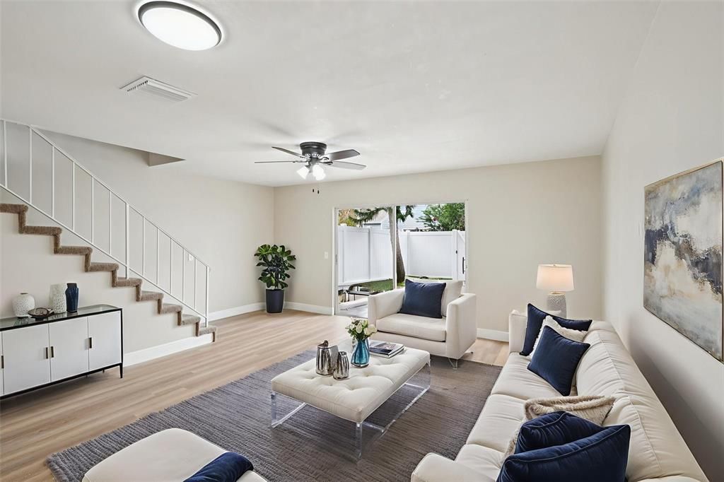 Под контрактом: $239,000 (2 спален, 2 ванн, 1216 Квадратных фут)