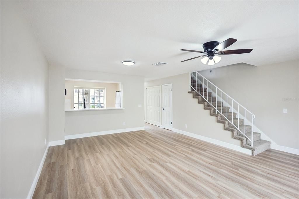 Под контрактом: $239,000 (2 спален, 2 ванн, 1216 Квадратных фут)