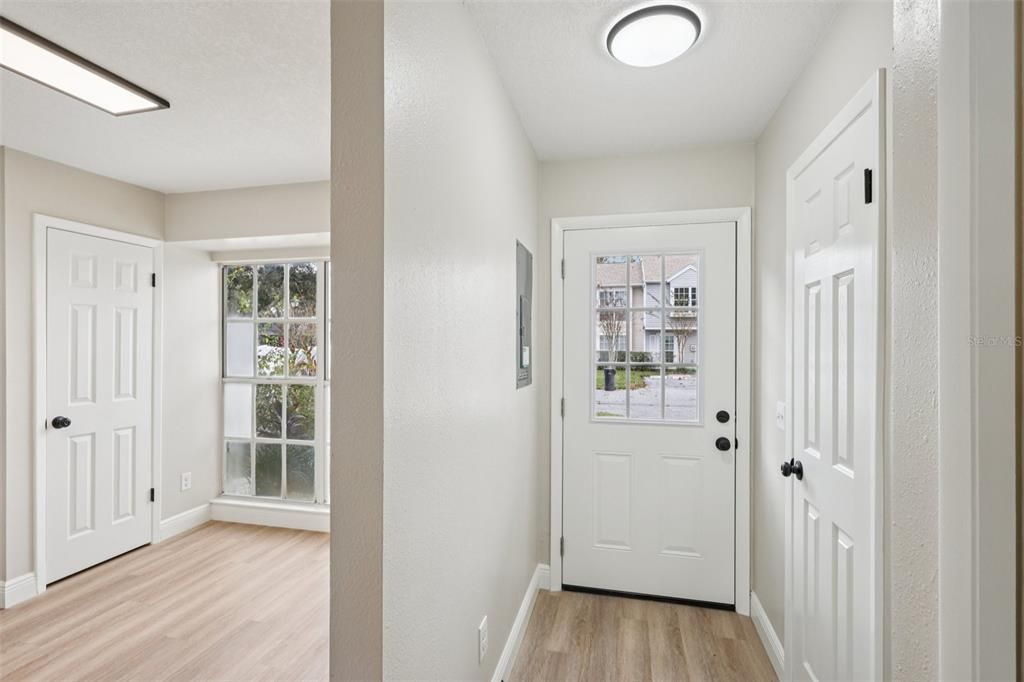 Под контрактом: $239,000 (2 спален, 2 ванн, 1216 Квадратных фут)