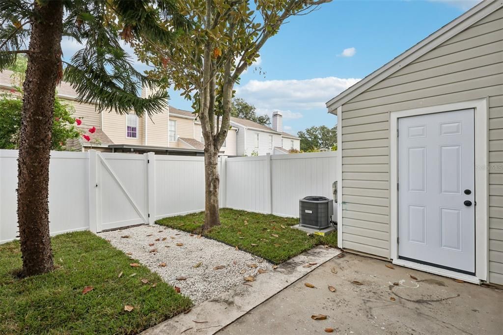 Под контрактом: $239,000 (2 спален, 2 ванн, 1216 Квадратных фут)