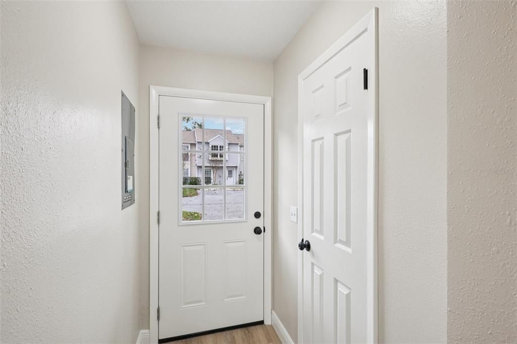 Под контрактом: $239,000 (2 спален, 2 ванн, 1216 Квадратных фут)