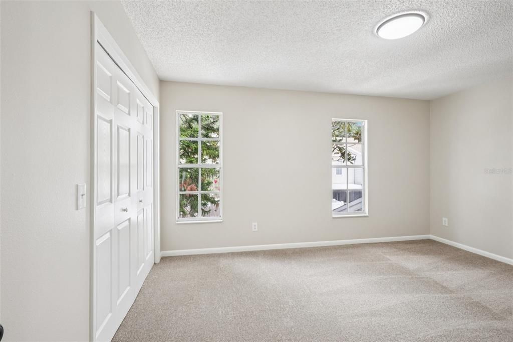 Под контрактом: $239,000 (2 спален, 2 ванн, 1216 Квадратных фут)