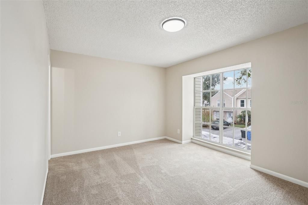 Под контрактом: $239,000 (2 спален, 2 ванн, 1216 Квадратных фут)