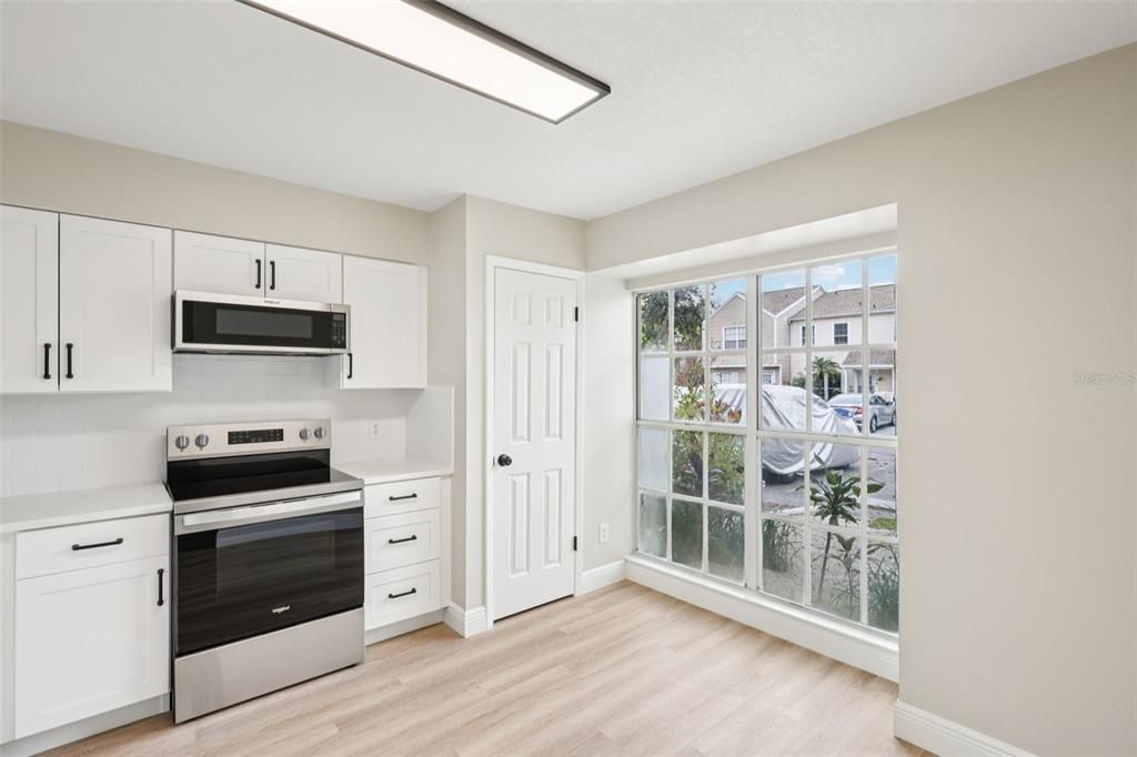 Под контрактом: $239,000 (2 спален, 2 ванн, 1216 Квадратных фут)