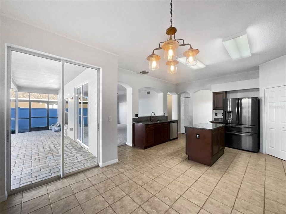 合同活跃: $515,000 (6 贝兹, 3 浴室, 3047 平方英尺)