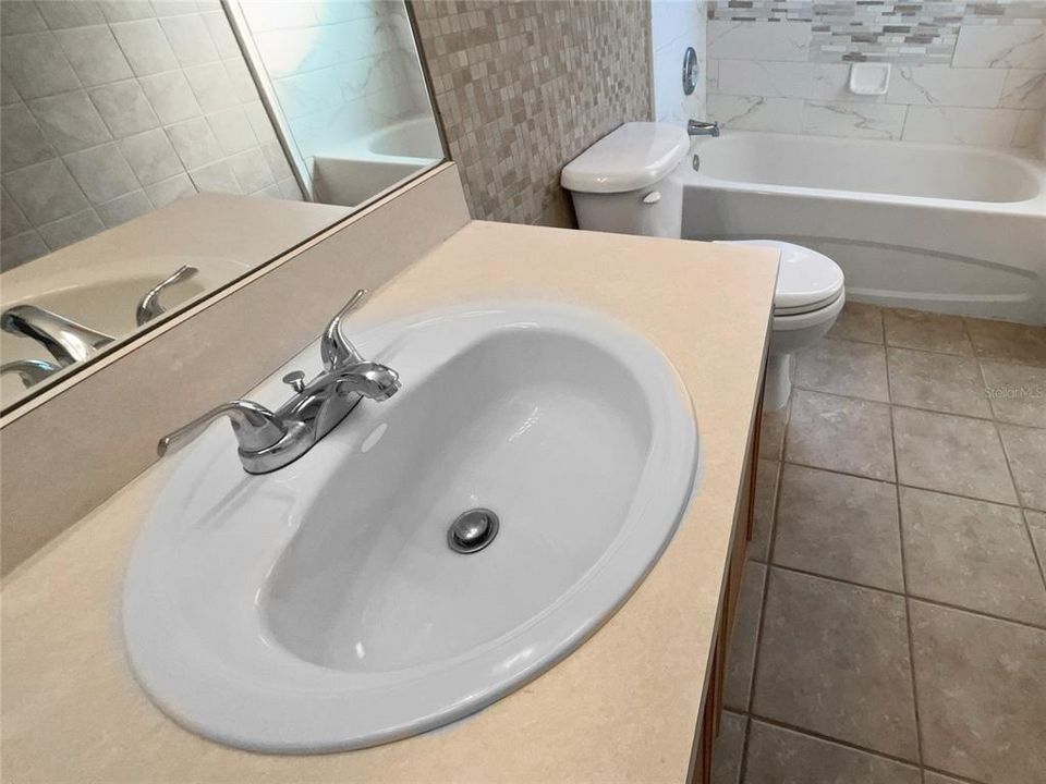 合同活跃: $515,000 (6 贝兹, 3 浴室, 3047 平方英尺)