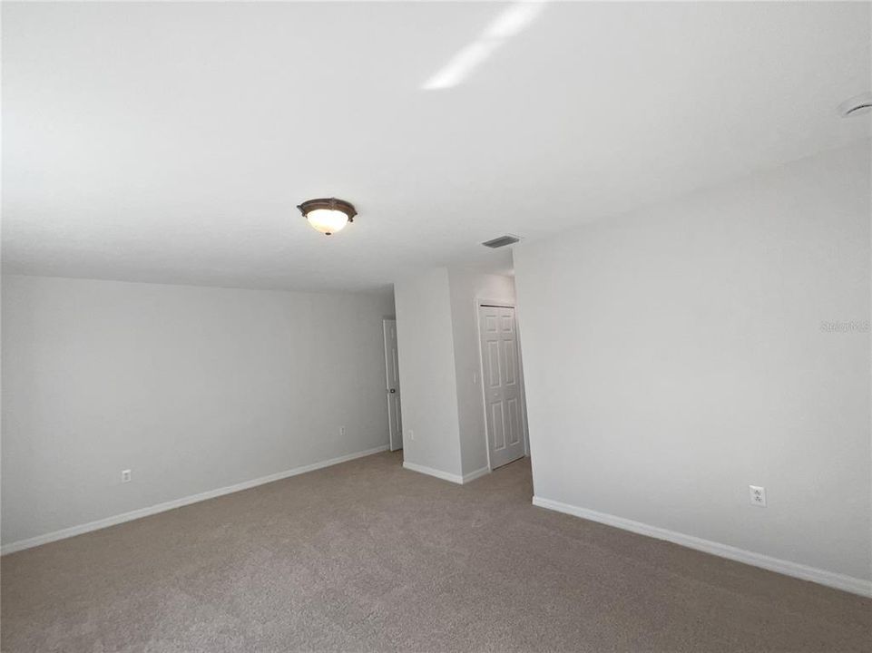 合同活跃: $515,000 (6 贝兹, 3 浴室, 3047 平方英尺)