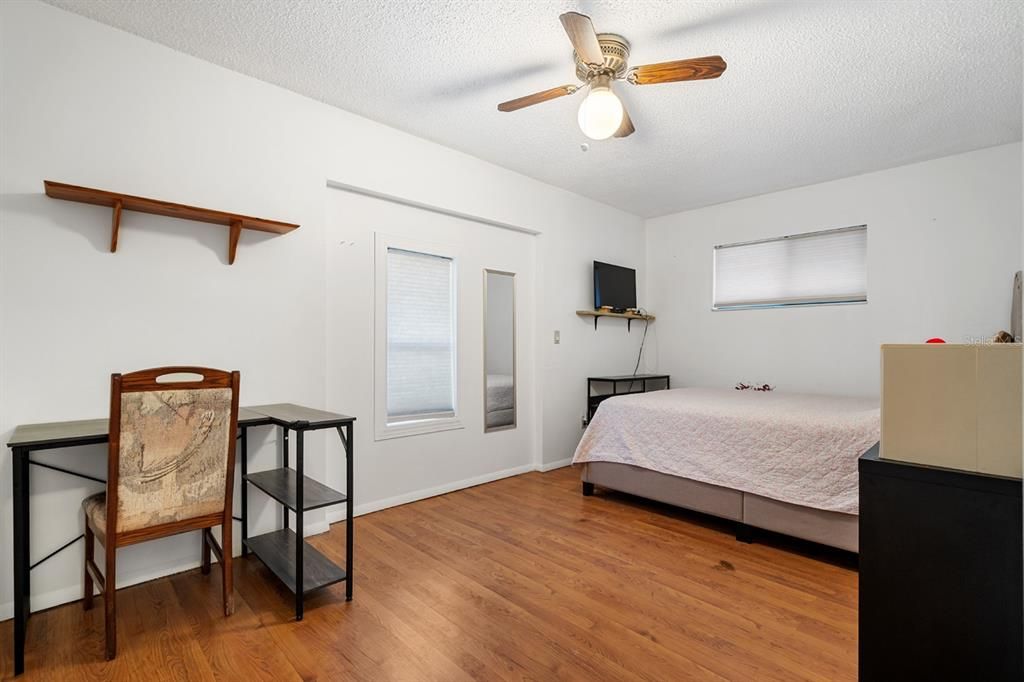 En Venta: $385,000 (4 camas, 2 baños, 1853 Pies cuadrados)