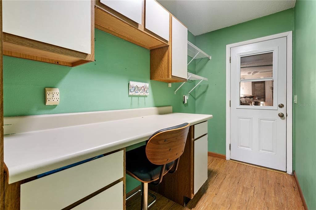 En Venta: $385,000 (4 camas, 2 baños, 1853 Pies cuadrados)