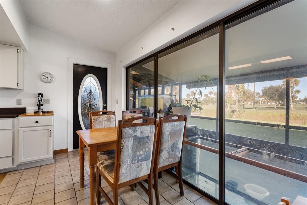 En Venta: $385,000 (4 camas, 2 baños, 1853 Pies cuadrados)