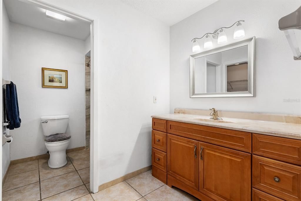 En Venta: $385,000 (4 camas, 2 baños, 1853 Pies cuadrados)