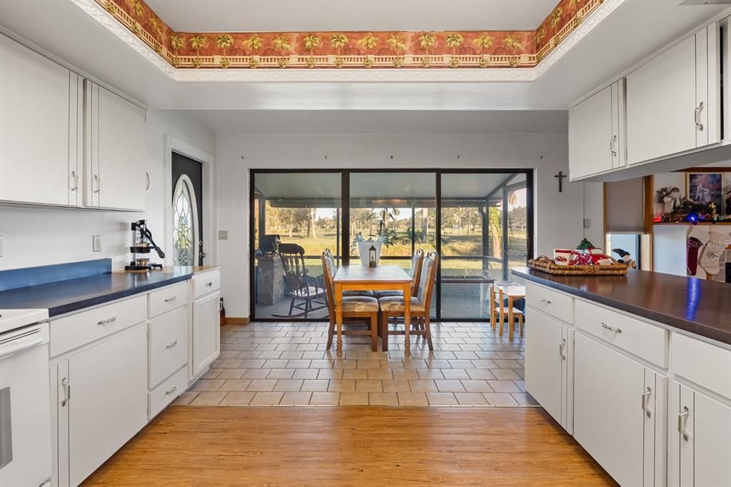 En Venta: $385,000 (4 camas, 2 baños, 1853 Pies cuadrados)