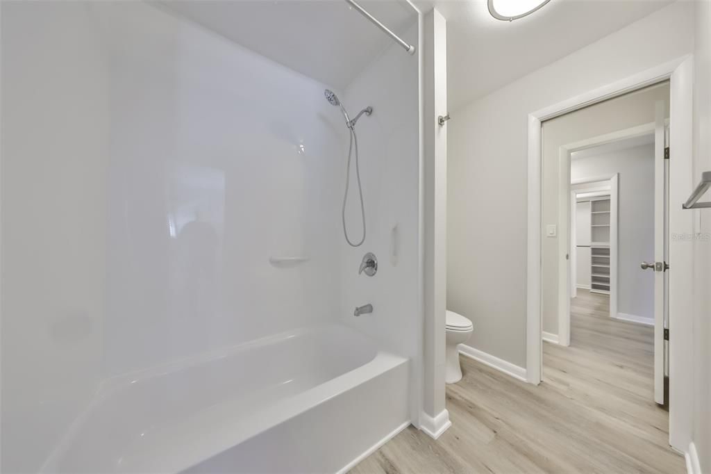 На продажу: $179,900 (2 спален, 1 ванн, 1085 Квадратных фут)