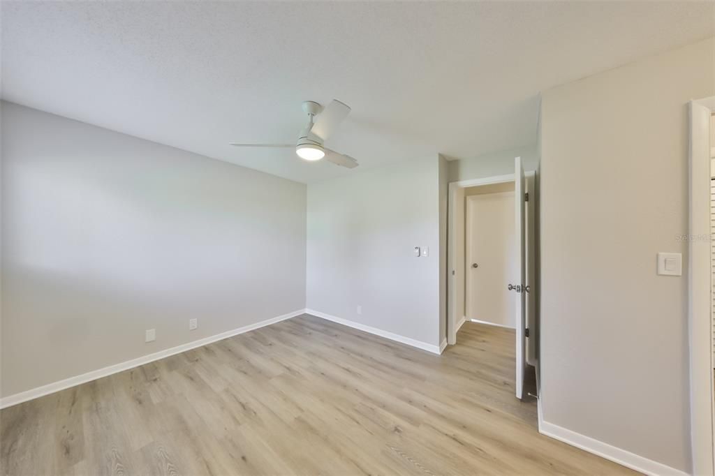 На продажу: $179,900 (2 спален, 1 ванн, 1085 Квадратных фут)