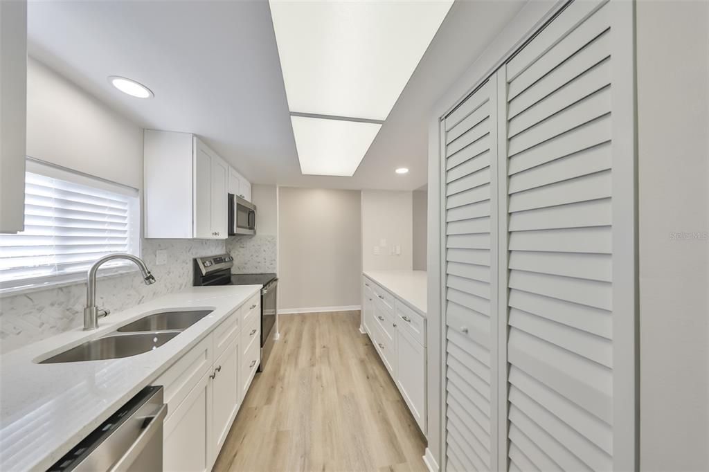 На продажу: $179,900 (2 спален, 1 ванн, 1085 Квадратных фут)