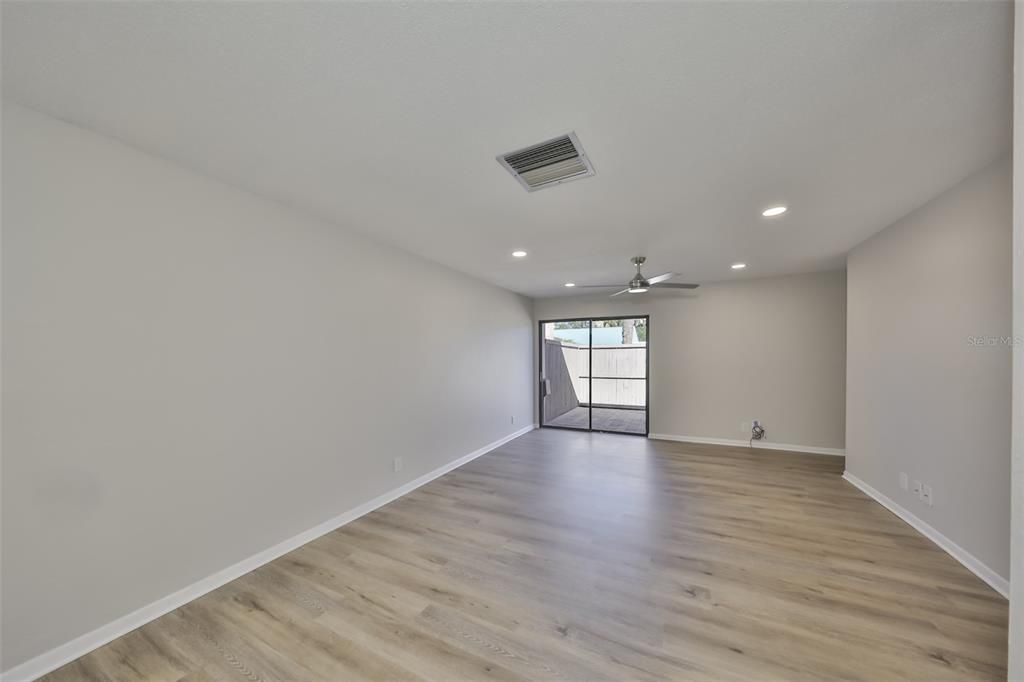 На продажу: $179,900 (2 спален, 1 ванн, 1085 Квадратных фут)