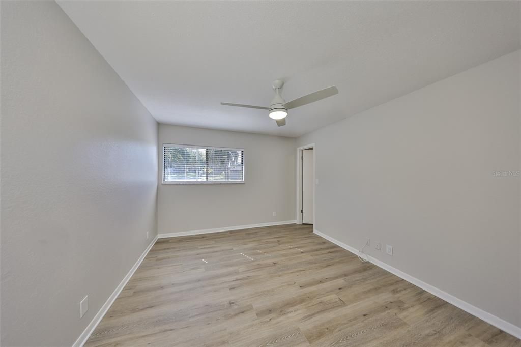 На продажу: $179,900 (2 спален, 1 ванн, 1085 Квадратных фут)