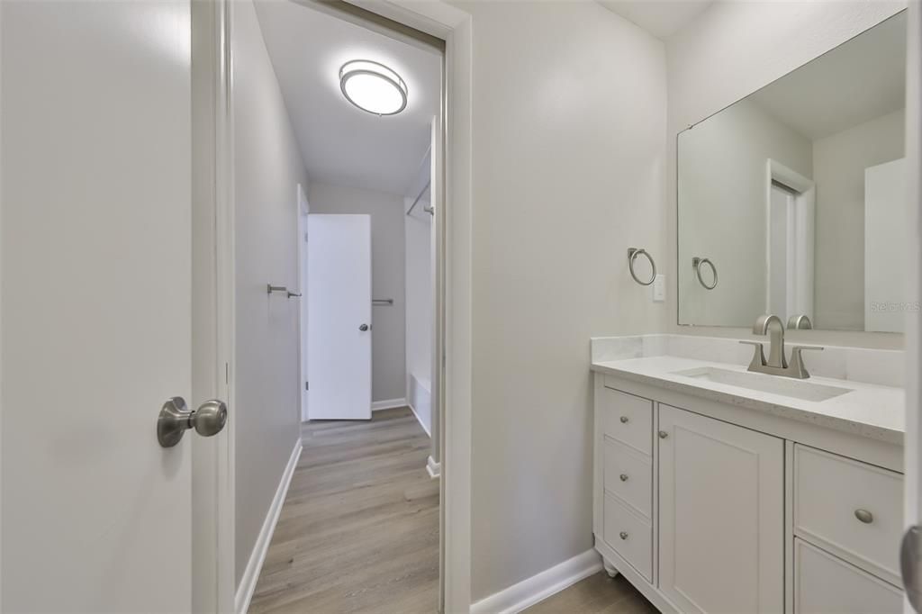 На продажу: $179,900 (2 спален, 1 ванн, 1085 Квадратных фут)