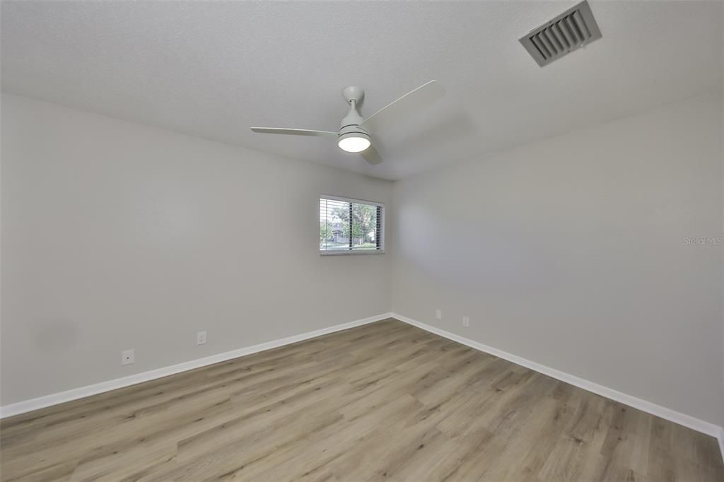 На продажу: $179,900 (2 спален, 1 ванн, 1085 Квадратных фут)