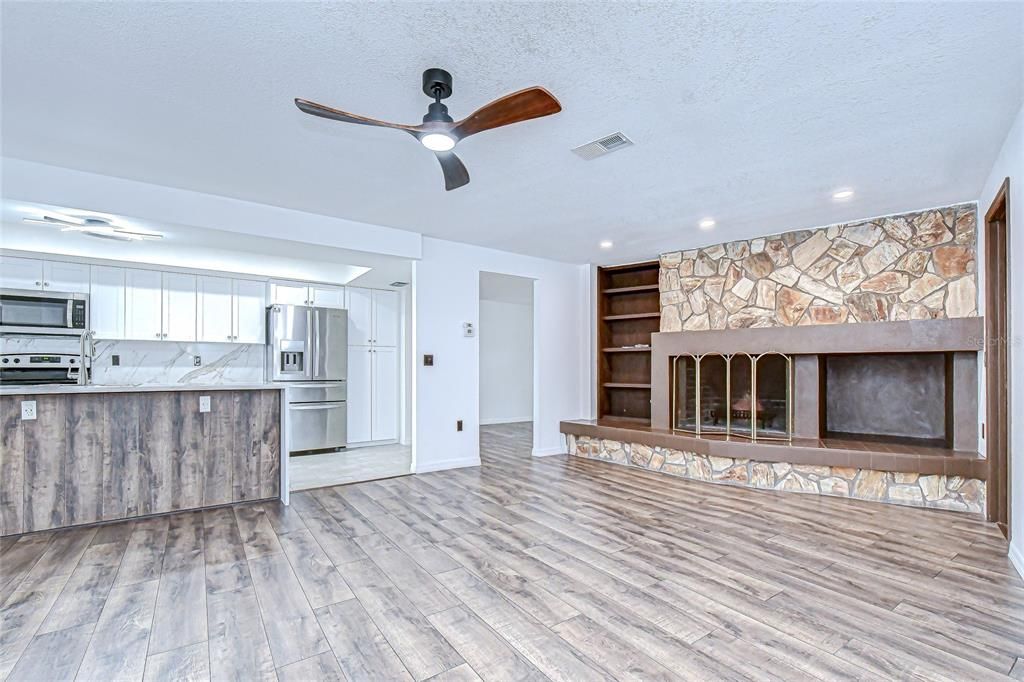 For Sale: $600,000 (4 beds, 3 baths, 2737 Square Feet)