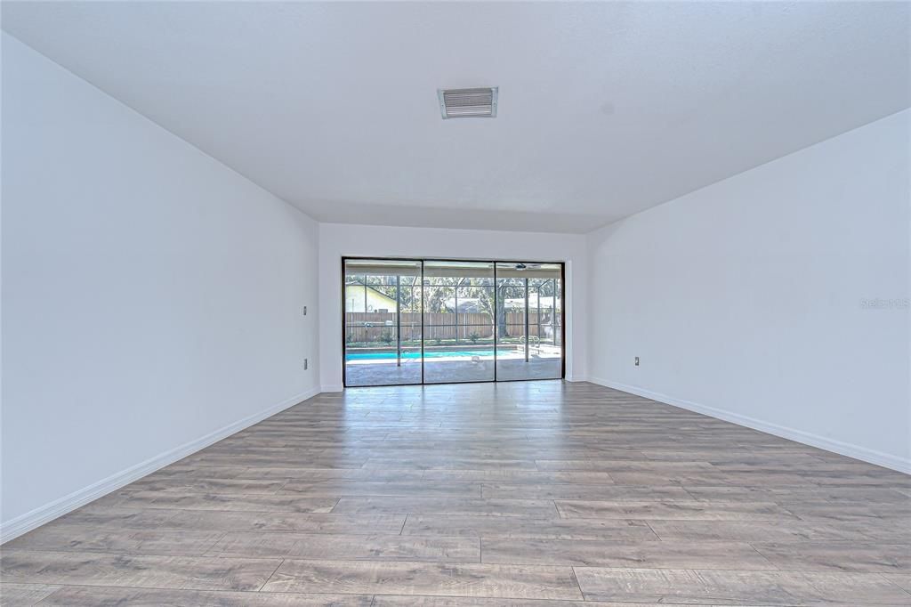 For Sale: $600,000 (4 beds, 3 baths, 2737 Square Feet)